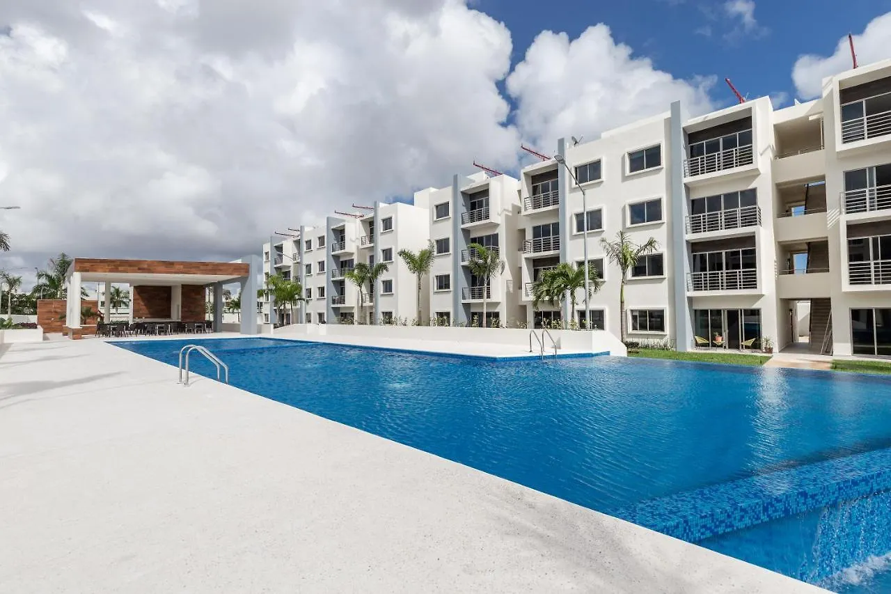 Lovely 2 Bedroom Apartment - Pool & Balcony Cancun