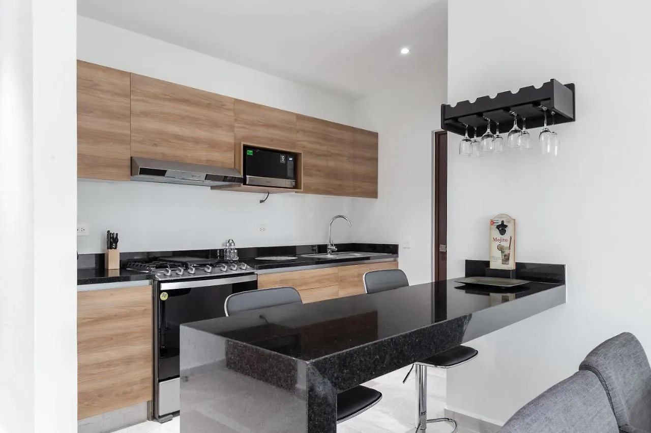 Lovely 2 Bedroom Apartment - Pool & Balcony Cancun
